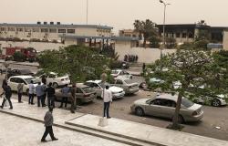 أول دولة تسحب دبلوماسييها من ليبيا وتنقلهم إلى تونس