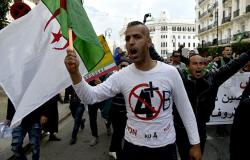 في الجمعة ال11 على التوالي... الجزائريون يواصلون الاحتجاج مطالبين برحيل رجال بوتفليقة