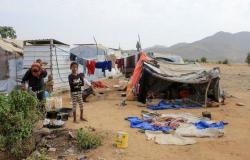 بالمدفعية والمسيرات.. ميليشيا الحوثي تستهدف مخيمات النازحين بحجة