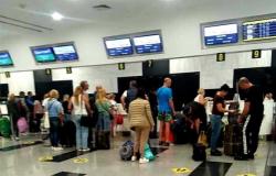 ٣٠٠ سائح أوكراني يغادرون الغردقة إلى مطار بودابيست المجري