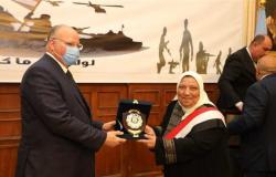 محافظ القاهرة يحتفل بيوم الشهيد وتكريم أسرهم