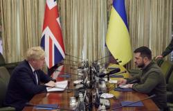 بريطانيا تدعم أوكرانيا بـ 120 مدرعة وصواريخ مضادة للسفن