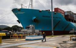 قناة بنما تزيد عدد السفن العابرة بدءاً من يناير