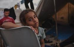 الجوع والعطش يحاصران 900 ألف طفل في مراكز الإيواء بغزة