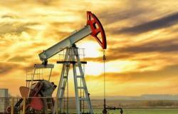 "رويترز": روسيا تطلب من شركاتها خفض إنتاج النفط بالربع الثاني