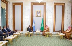 ولي العهد والرئيس الصومالي يبحثان العلاقات الثنائية وسبل تعزيزها