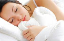 أسباب العرق الزائد أثناء النوم