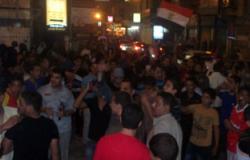 محلات عصير بالحسين توزع عصائر على المارة احتفاﻻ برحيل مرسى