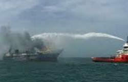 موانئ البحر الأحمر: النيران لا تزال مشتعلة بالسفينة الهولندية