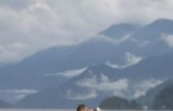 بالصور| كام وكايلي يتزحلقان على المياه في حفل زفافهما