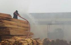 ماس كهربائى يتسبب فى حريق مصنع أخشاب بدمياط الجديدة