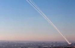 "يديعوت أحرونوت": سقوط صاروخ أطلق من غزة على ساحل عسقلان