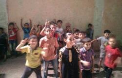 بالصور.. أطفال "ميت ربيعة" بالشرقية يشاركون بتنظيف قريتهم لأداء صلاة العيد