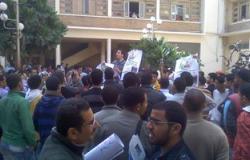 الأمن الإدارى يتفاوض مع طلاب "تجارة الإسكندرية" لحل الأزمة مع العميد