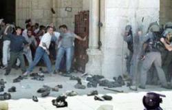 قوات الاحتلال تعتدى على حراس وأطفال الأقصى بالهراوات وقنابل الغاز