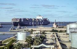 ميناء دمياط يستعيد خط الخدمة المنتظم للسفن العملاقة بعد انقطاعه سنوات