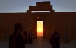 بالصور.. باحثون آثريون بالأقصر يرصدون تعامد الشمس على معبد حتشبسوت