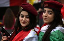 بالصور.. فتيات أربيل يحتفلن بيوم "العلم" الكوردستانى