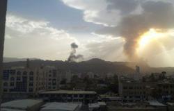 انفجارات عنيفة فى عاصمة اليمن جراء غارات شنها طيران التحالف العربى