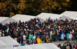 السويد تعد اللاجئين السوريين بـ "إجراءات استثنائية" لتقليص فترات الانتظار