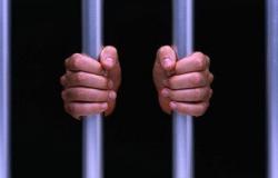 تجديد حبس رقيب شرطة متهم بتهريب مواد مخدرة لمحبوسين 15 يوماً