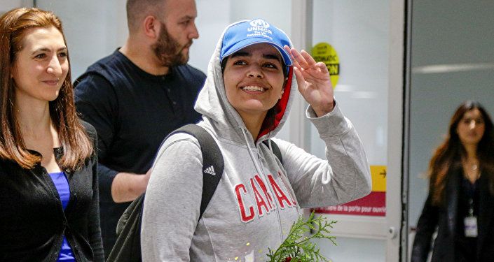 الفتاة السعودية الهاربة رهف محمد القنون، فور وصولها إلى كندا