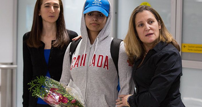 وزيرة الخارجية الكندية، كريستيا فريلاند، تستقبل الشابة السعودية رهف القنون