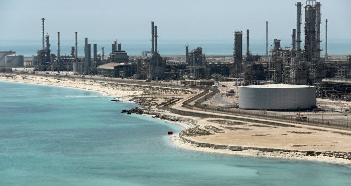 مشهد عام لمصفاة أرامكو السعودية رأس تنورة وتكرير النفط في المملكة العربية السعودية