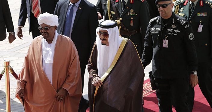 الرئيس السوداني عمر البشير والعاهل السعودي الملك سلمان بن عبد العزيز