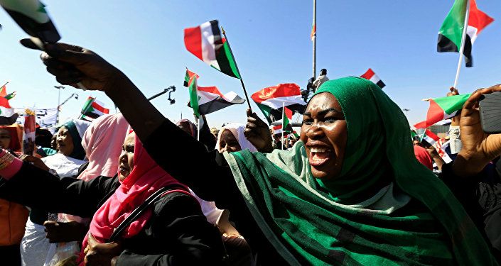 احتجاجات في السودان - مسيرات مؤيدة للرئيس السوداني عمر البشير في الخرطوم، 9 يناير/ كانون الثاني 2019