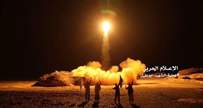 صاروخ باليستي تطلقه أنصار الله في اليمن