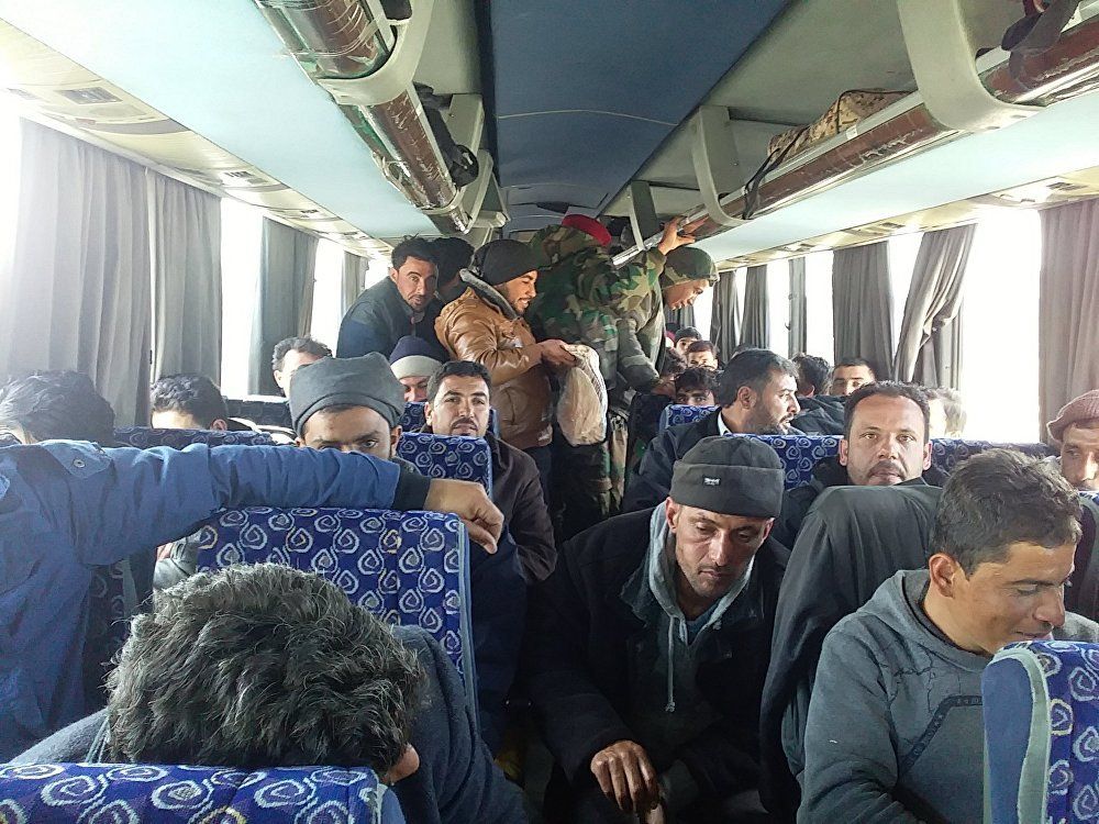 انشقاق عشرات الشبان السوريين عن قسد وانضمامهم للجيش في الرقة