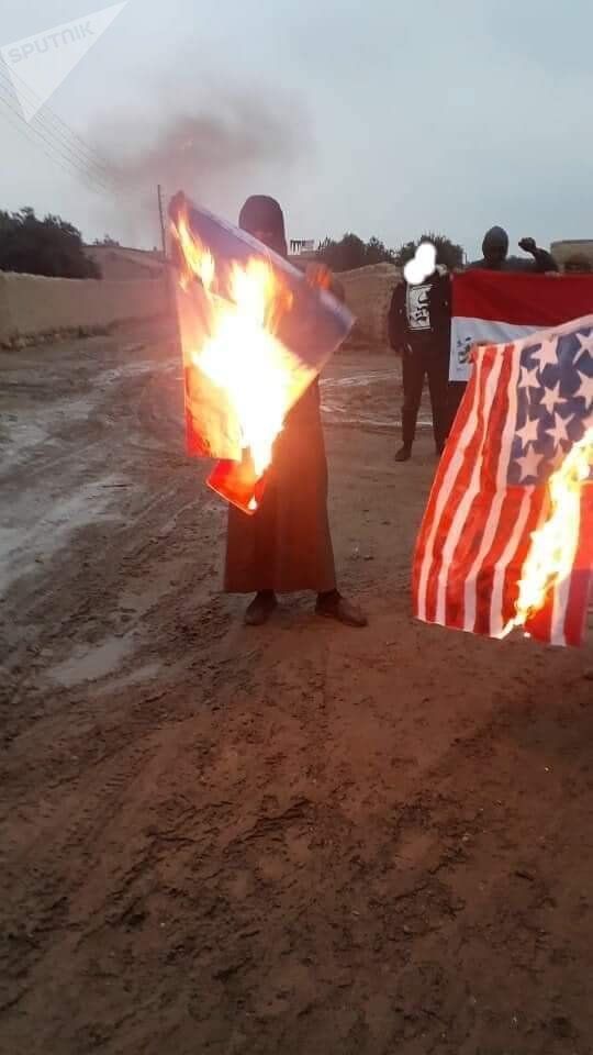الرقة تحرق الأعلام الأمريكية والفرنسية
