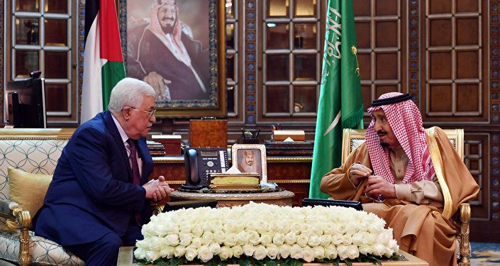 ملك السعودية سلمان بن عبد العزيز مع الرئيس الفلسطيني محمد عباس