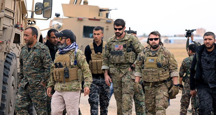 الجيش الأمريكي وعناصر من قوات سوريا الديمقراطية في دورية لهم بمدينة الحسكة بسوريا