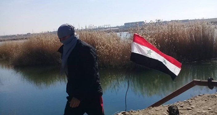 الأعلام السورية ترتفع في الرقة.. وقتلى من (قسد) بـ 3 انفجارت (أضاءت) ليل المدينة
