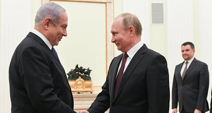 رئيس الوزراء الإسرائيلي بنيامين نتنياهو والرئيس الروسي فلاديمير بوتين في اجتماع في موسكو