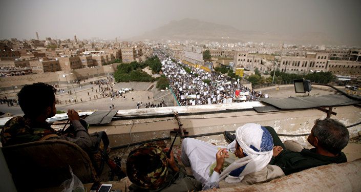 أنصار الله أمام مسيرة داعمة في العاصمة اليمنية صنعاء