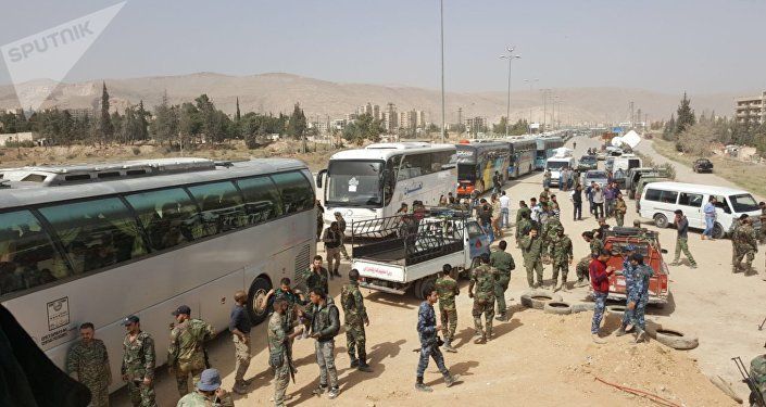 خروج حافلات تقل مسلحين من حرستا في الغوطة إلى إدلب، سوريا 22 مارس/ آذار 2018