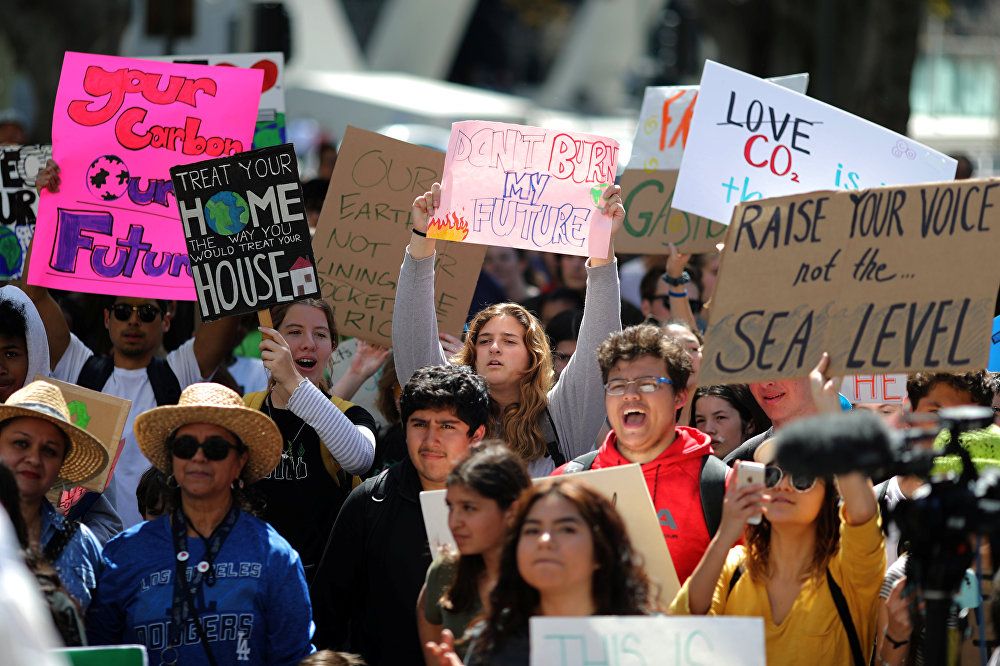 احتجاج للدعوة إلى اتخاذ إجراءات عاجلة لإبطاء وتيرة تغير المناخ في لوس أنجلوس