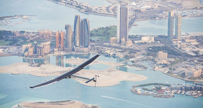 تجربة طائرة تعمل على الطاقة الشمسية فوق أبو ظبي