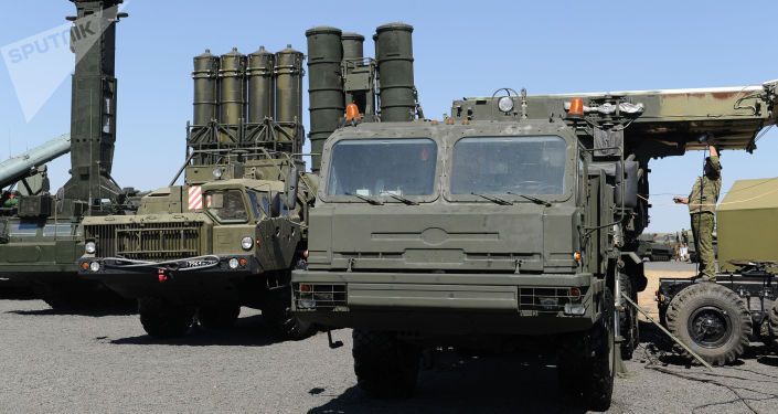 منظومات صواريخ مضادة للطائرات من طراز إس-400 في الحقل العسكري كاداموفسكي في منطقة روستوفسكايا أوبلست، روسيا
