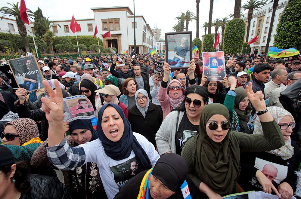 المرأة المغربية تشارك في مسيرة تضامن مع القادة المسجونين في منطقة الريف