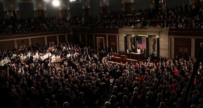 الرئيس الأمريكي دونالد ترامب يلقي خطاب حالة الاتحاد الثاي له، أمام الكونغرس الأمريكي في قاعة مجلس النواب في الكابيتول الأمريكي في كابيتول هيل في واشنطن، الولايات المتحدة في 5 فبراير/ شباط 2019