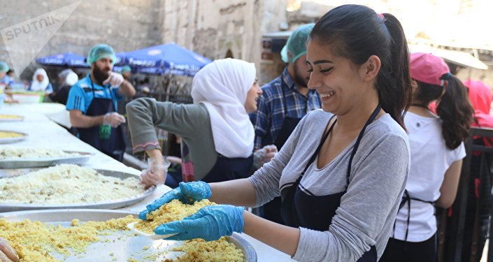 خسى الجوع... المجتمع السوري يردّ على الحصار الغربي بمليوني وجبة إفطار للصائمين الفقراء