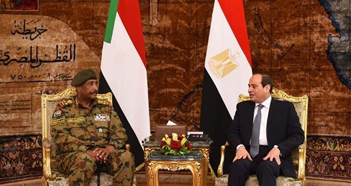 الرئيس المصري عبد الفتاح السيسي يستقبل رئيس المجلس العسكري السوداني عبد الفتاح البرهان