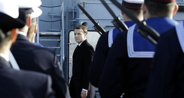 الرئيس الفرنسي، إيمانويل ماكرون، على ظهر سفينة تابعة للبحرية الفرنسية - الجيش الفرنسي