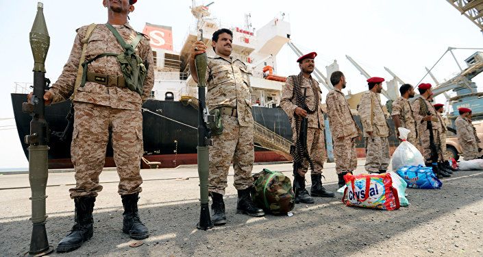 أنصار الله الحوثيين خلال الانسحاب من ميناء محافظة الحديدة
