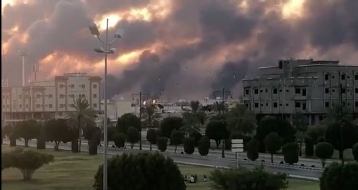 حريق في منشأة أرامكو السعودية بعد قصف طائرات مسيرة من قبل أنصار الله