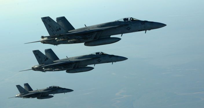 طيران التحالف الدولي - طائرات إف-18 ي (F-18E) الأمريكية بعد شن غارة جوية في العراق